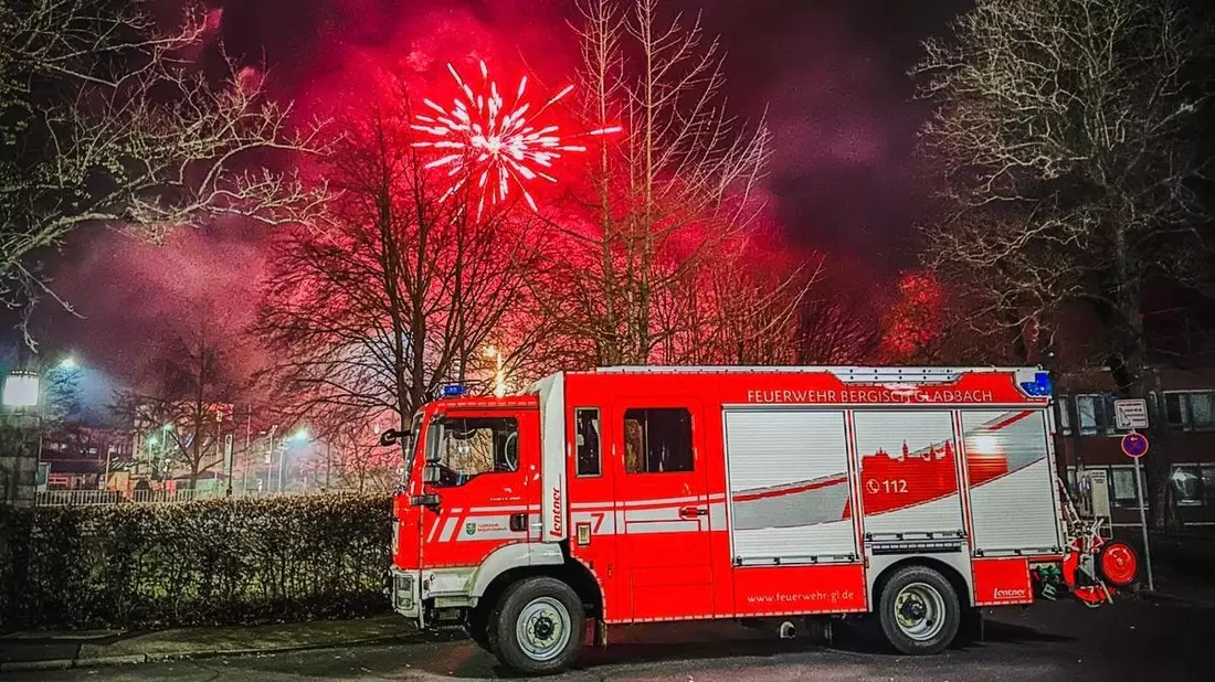 FW-GL: Silvester 2025/26: Feuerwehr Bergisch Gladbach bereitet sich auf erhöhte Einsatzlage vor - Bild: presseportal.de