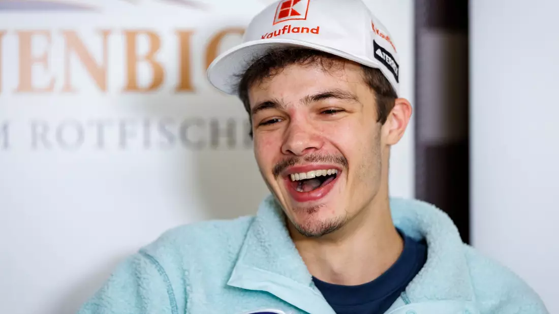 Im Zentrum der Aufmerksamkeit: Philipp Raimund. - Bild: Daniel Karmann/dpa