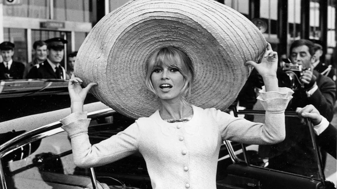 Die Männer lagen Brigitte Bardot zu Füßen und die Frauen ahmten ihre toupierte blonde Mähne nach. - Bild: Uncredited/AP/dpa