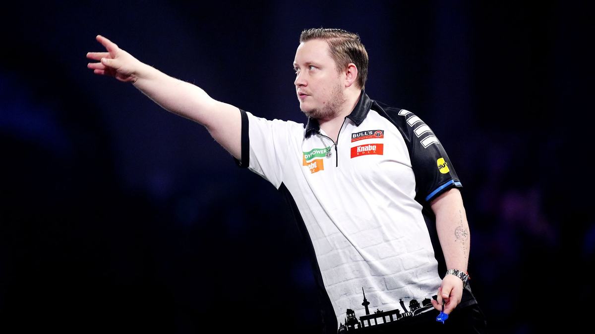 Martin Schindler forderte in der dritten Runde Ryan Searle - und schied aus. - Foto: John Walton/PA Wire/dpa