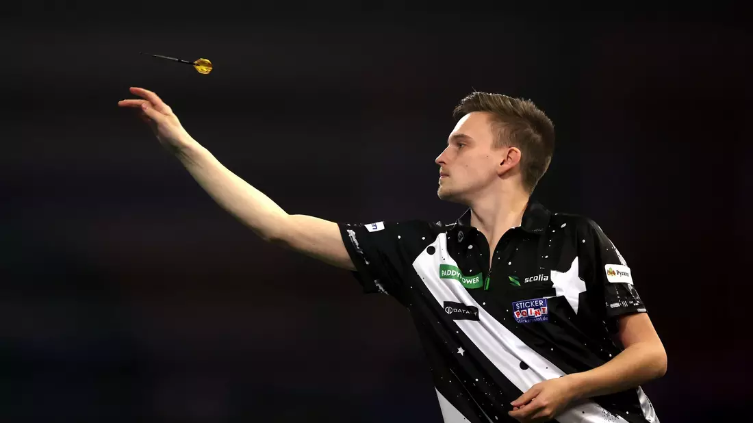 Der Schwede Harrysson steht erstmals im Achtelfinale. - Bild: Steven Paston/PA Wire/dpa