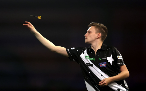 Der Schwede Harrysson steht erstmals im Achtelfinale. - Foto: Steven Paston/PA Wire/dpa