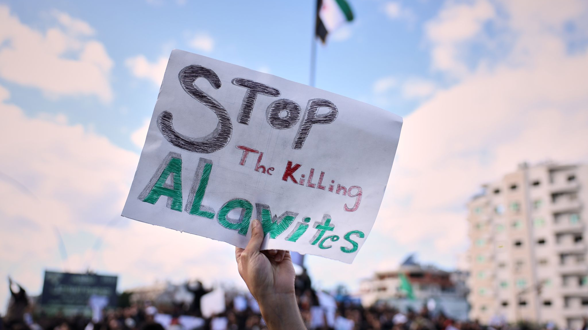 Mehrere Tote und zahlreiche Verletzte soll es bei den Zusammenstößen zwischen Alawiten und Unterstützern der Regierung gegeben haben.  - Foto: Omar Albam/AP/dpa