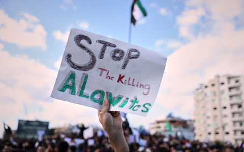 Mehrere Tote und zahlreiche Verletzte soll es bei den Zusammenstößen zwischen Alawiten und Unterstützern der Regierung gegeben haben.  - Foto: Omar Albam/AP/dpa