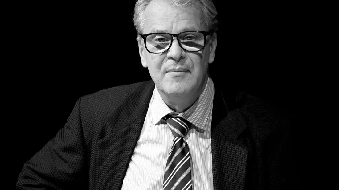 Der Schauspieler Peter Sattmann während einer Probe zum Theaterstück «Love Letters» im Schlosspark Theater in Berlin im Jahr 2009. (Archivbild). - Bild: picture alliance / dpa