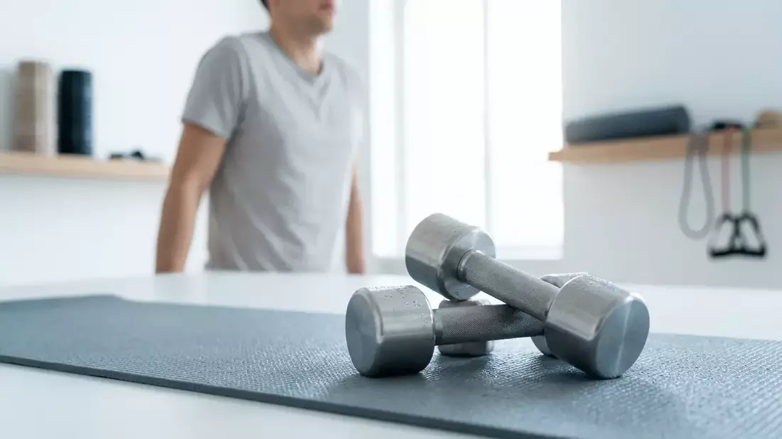 Shoulder Shrugs: Einfache Übung besiegt den Holiday Neck - Bild: über boerse-global.de