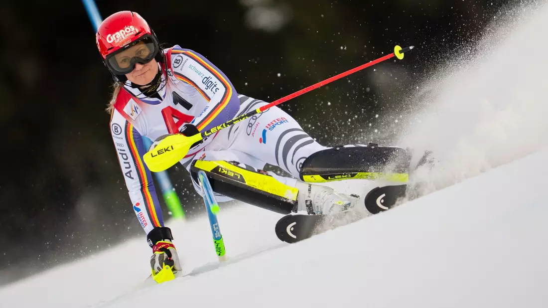 Mikaela Shiffrin feierte im Slalom von Semmering ihren 106. Weltcup-Sieg. - Bild: Georg Hochmuth/APA/dpa