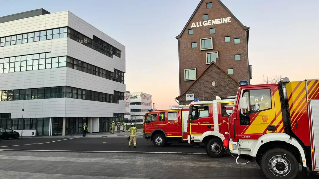 FW-KLE: Feuerwehr Kleve unterstützt bei Wasserschaden an der Hochschule Rhein-Waal - Bild: presseportal.de