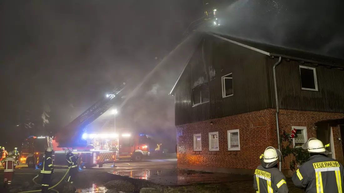 FW-RD: Feuer im Mehrfamilienhaus in Emkendorf - Bild: presseportal.de