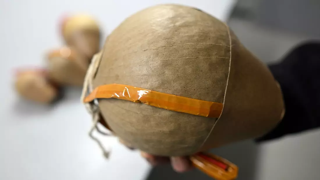 Kugelbomben werden aus speziellen Rohren abgefeuert. Wenn es dabei zu einem Unfall kommt, kann das schlimme Folgen haben (Archivbild). - Bild: Federico Gambarini/dpa