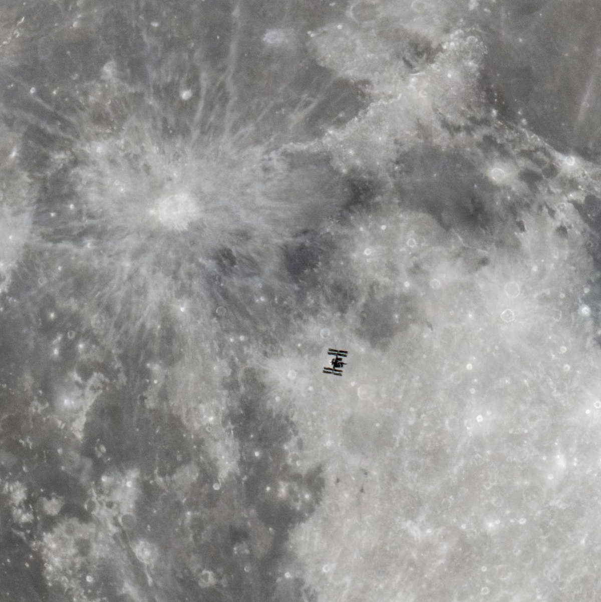 Nach wie vor hat Russland ein gemeinsames Projekt mit den USA: den Betrieb der in die Jahre gekommenen Raumstation ISS. (Archivbild) - Foto: Peter Komka/MTI/AP/dpa