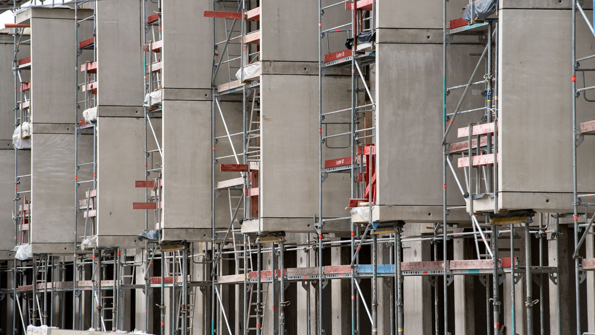Wer in München eine Eigentumswohnung kaufen will, blutet finanziell auch als Besserverdiener. Im deutschlandweiten Schnitt jedoch ist der Kauf einer Wohnung laut Interhyp bezahlbarer geworden. (Symbolbild)  - Foto: Sven Hoppe/dpa