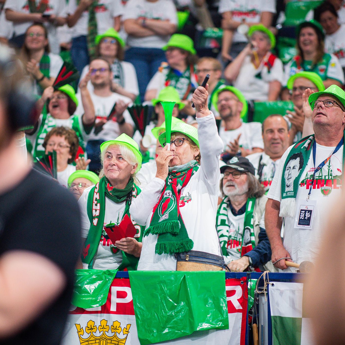 Der Fanclub der Füchse Berlin sorgt bei jedem Heimspiel für ordentlich Lärm. (Archivbild) - Foto: Noah Wedel/dpa