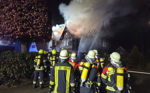FW-ROW: Wohnhausbrand in Rotenburg - Großbrand in der Nacht - Foto: presseportal.de