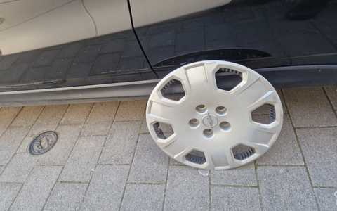 POL-PIKUS: Verkehrsunfall mit verlorenem Fahrzeugteil - Polizei sucht Fahrzeugführer nach Verlust einer OPEL-Felge - Foto: presseportal.de