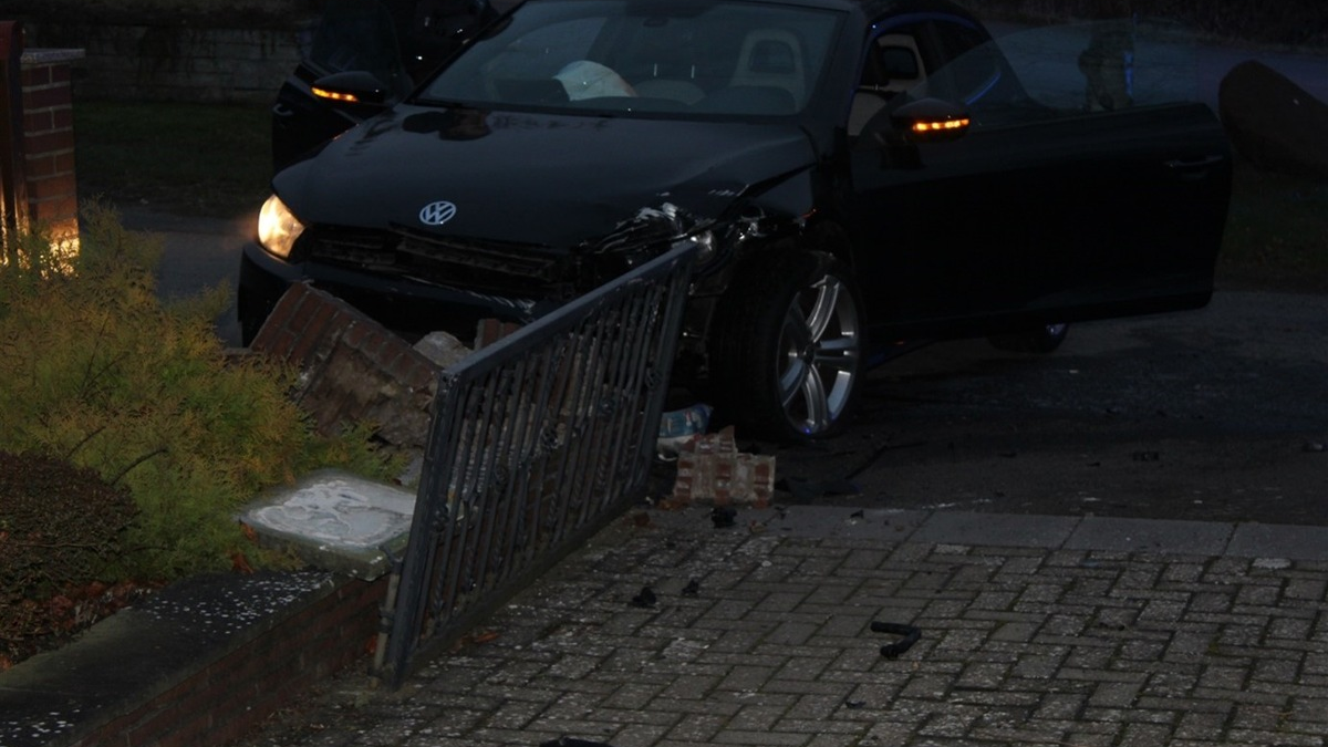 POL-MI: Pkw kracht gegen Straßenschild und Mauer - Foto: presseportal.de