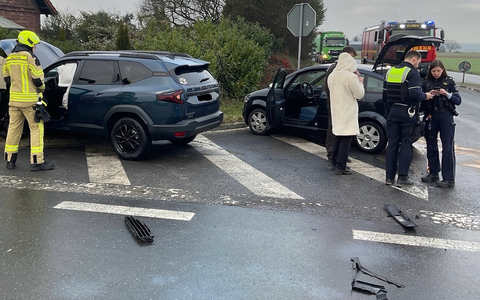 FW Alpen: Verkehrsunfall im Kreuzungsbereich - Foto: presseportal.de