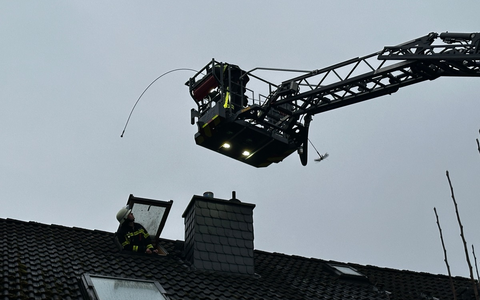 FW Hennef: Kaminbrand in einem Einfamilienhaus - Foto: presseportal.de