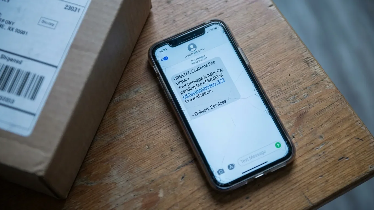 Zoll-Gebühren-Trick: Paket-Smishing bleibt gefährliche Jahresend-Falle - Foto: über boerse-global.de