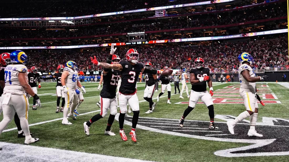 Die Atlanta Falcons schlagen die Los Angeles Rams dank einer starken ersten Hälfte. - Bild: Mike Stewart/AP/dpa