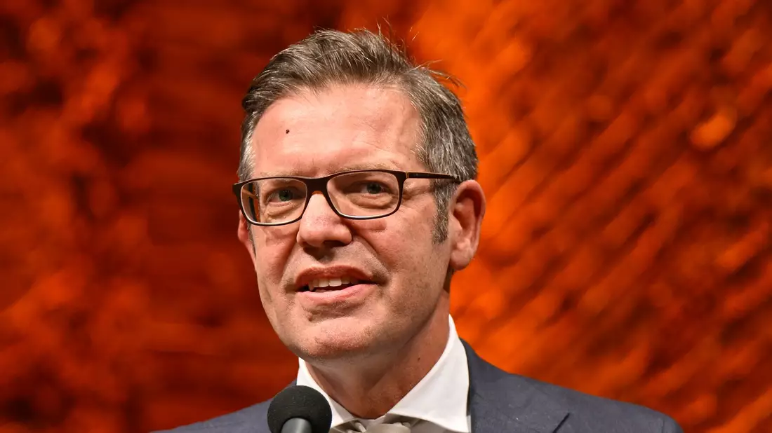 Der Soziologe Steffen Mau bezweifelt aufgrund vorliegender Zahlen, dass die Kölner Silvesternacht das sofortige Ende der deutschen Willkommenskultur bedeutete. (Archivbild) - Bild: Uwe Lein/dpa