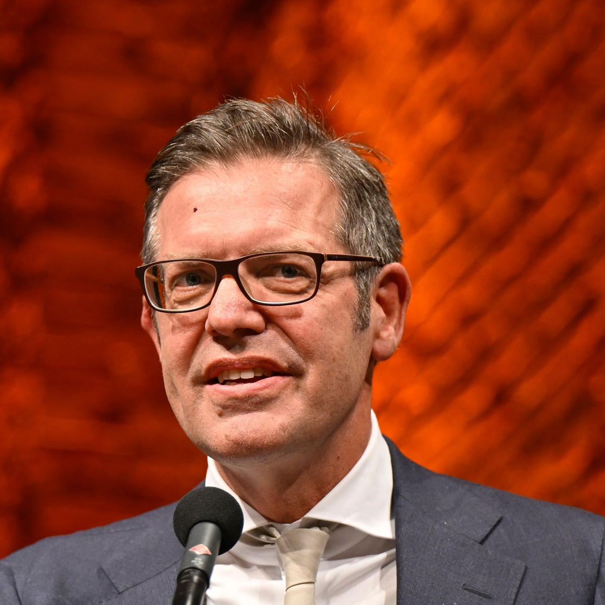 Der Soziologe Steffen Mau bezweifelt aufgrund vorliegender Zahlen, dass die Kölner Silvesternacht das sofortige Ende der deutschen Willkommenskultur bedeutete. (Archivbild) - Foto: Uwe Lein/dpa