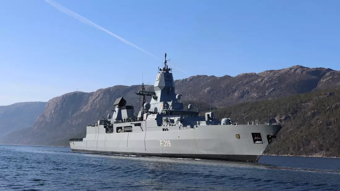 Fregatte Sachsen läuft zum NATO-Einsatz aus - Bild: presseportal.de
