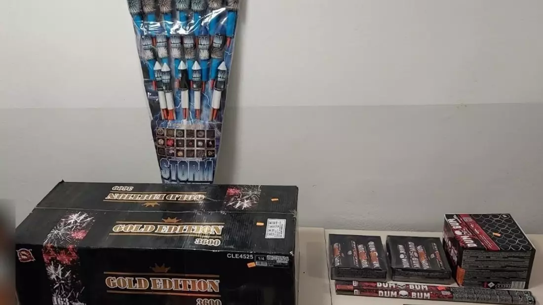 BPOLI EBB: Mehr als fünf Kilogramm Pyrotechnik beschlagnahmt - Bild: presseportal.de