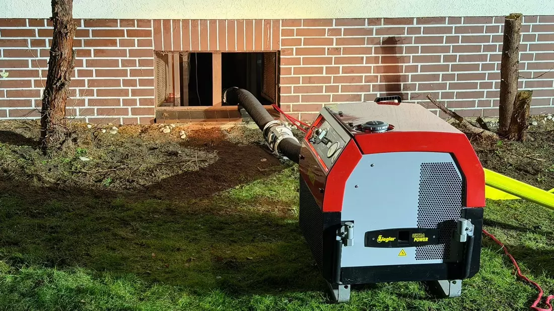 FW Celle: Wasserrohrbruch - Keller unter Wasser! - Bild: presseportal.de