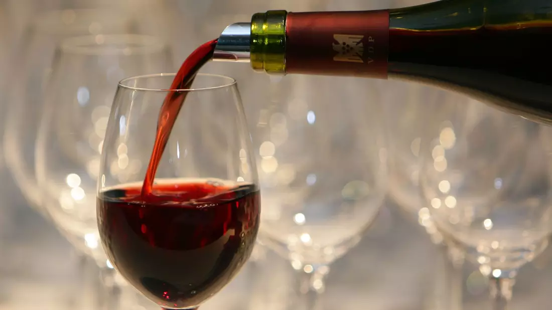 Italienischen Wein gibt es künftig auch ohne Alkohol.  - Bild: picture alliance / dpa
