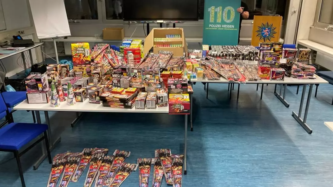 POL-DA: Rüsselsheim/Raunheim/Ginsheim-Gustavsburg: Polizei, Ordnungsämter und Stadtpolizeien kontrollieren Kioske - Feuerwerk, Raketen und kiloweise Tabak beschlagnahmt - Bild: presseportal.de