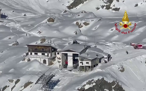 Die betroffene Seilbahn stammt ursprünglich aus dem Jahr 1962, war jedoch Anfang 2023 umfassend modernisiert worden. - Foto: -/Vigili del Fuoco/dpa