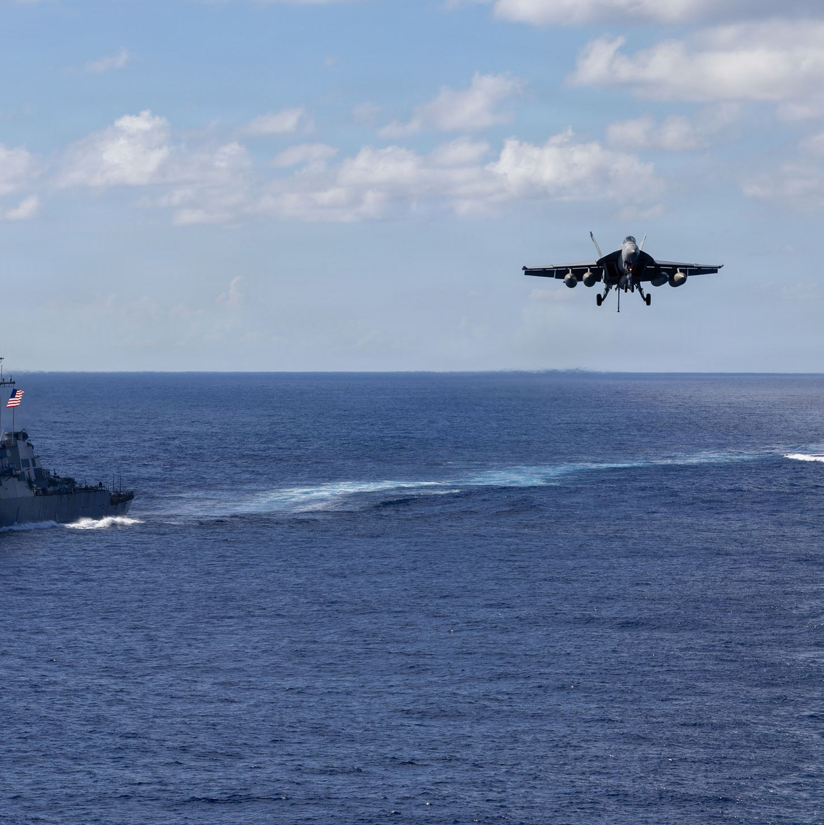 Das US-Militär hat Kriegsschiffe, Kampfflugzeuge und Soldaten in die Karibik verlegt. - Foto: Petty Officer 2nd Class Triniti/U.S. Pentagon/dpa