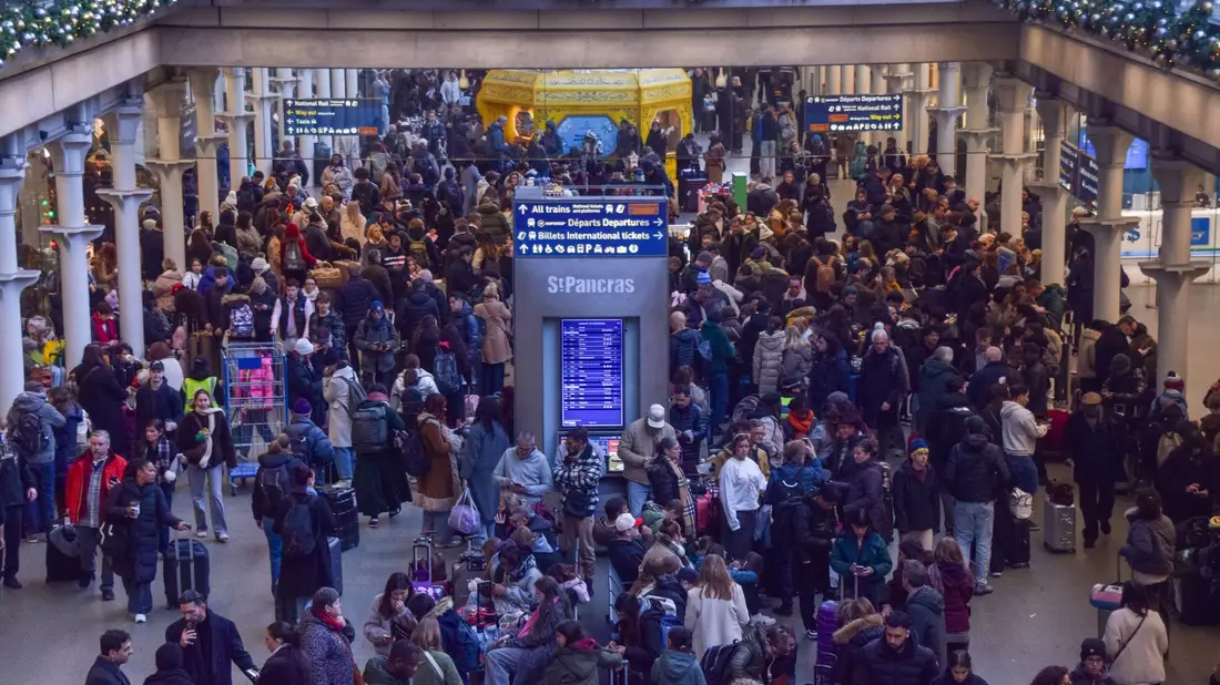 Die Störung im Bahnverkehr macht viele Reisepläne kurz vor Silvester zunichte - Bild: Vuk Valcic/ZUMA Press Wire/dpa