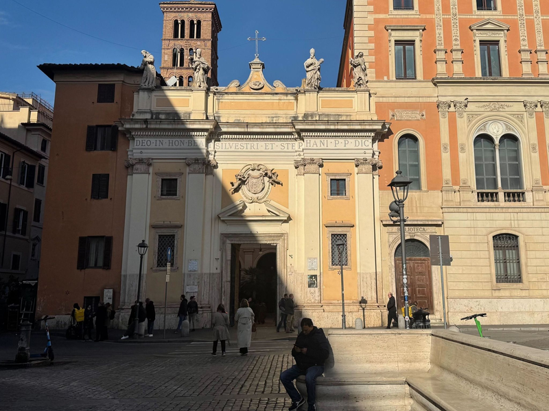 Die meisten Touristen nehmen die Kirche gar nicht wahr. (Archivbild) - Foto: Christoph Sator/dpa