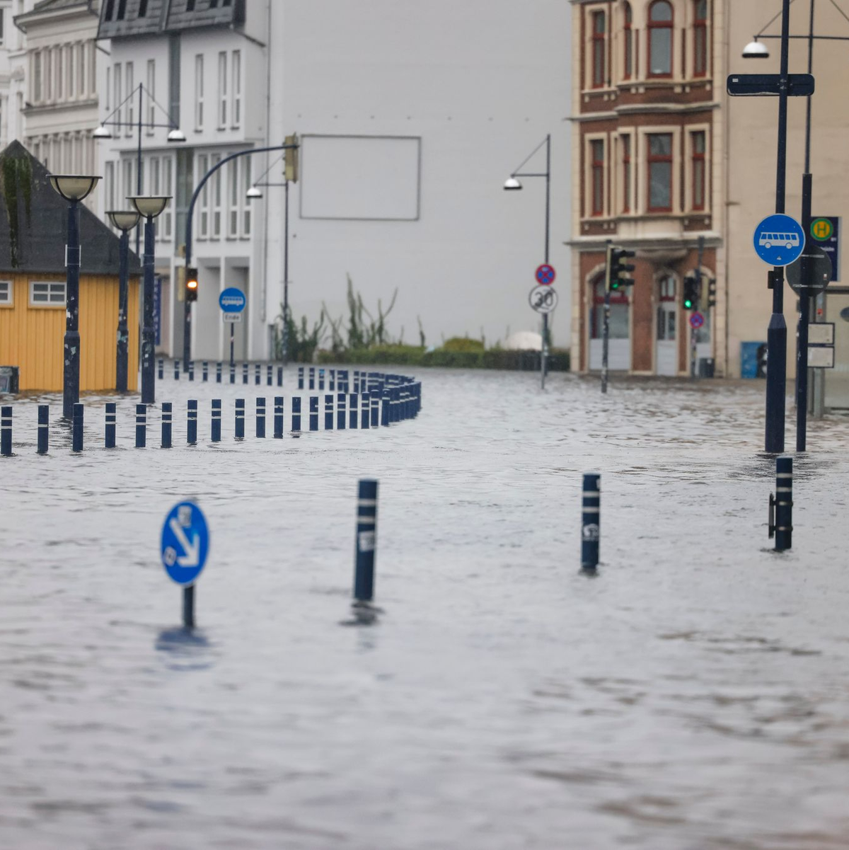 Das Ostseehochwasser hat 2023 schwere Schäden angerichtet. (Archivbild) - Foto: Frank Molter/dpa