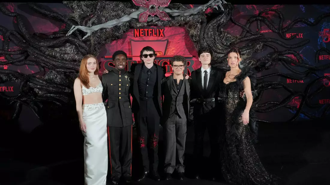 Stars der Serie «Stranger Things»: Sadie Sink, Caleb McLaughlin, Finn Wolfhard, Gaten Matarazzo, Noah Schnapp und Millie Bobby Brown im November in Los Angeles (von links nach rechts). (Archivbild) - Bild: Jordan Strauss/Invision/AP/dpa
