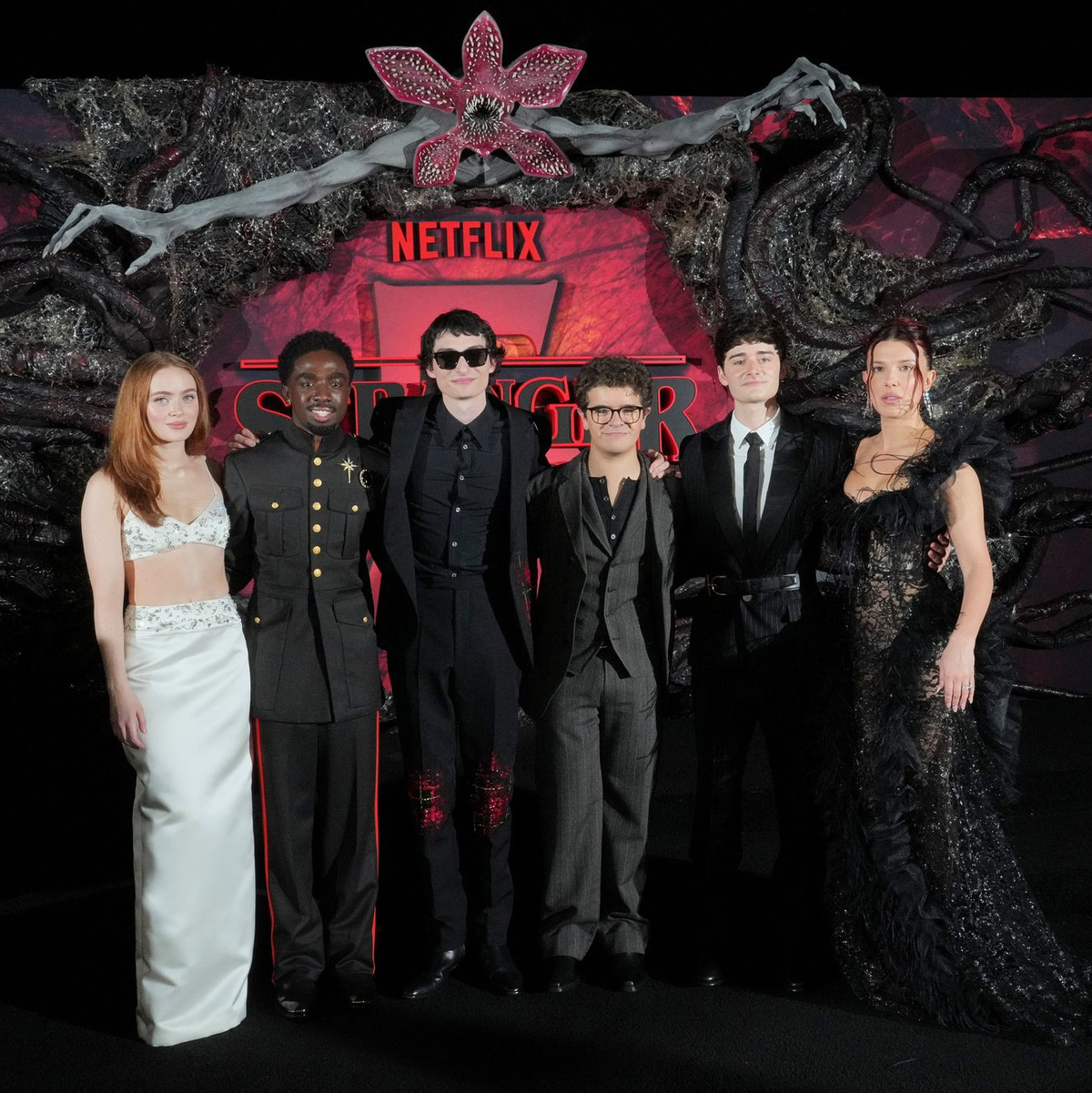Stars der Serie «Stranger Things»: Sadie Sink, Caleb McLaughlin, Finn Wolfhard, Gaten Matarazzo, Noah Schnapp und Millie Bobby Brown im November in Los Angeles (von links nach rechts). (Archivbild) - Foto: Jordan Strauss/Invision/AP/dpa