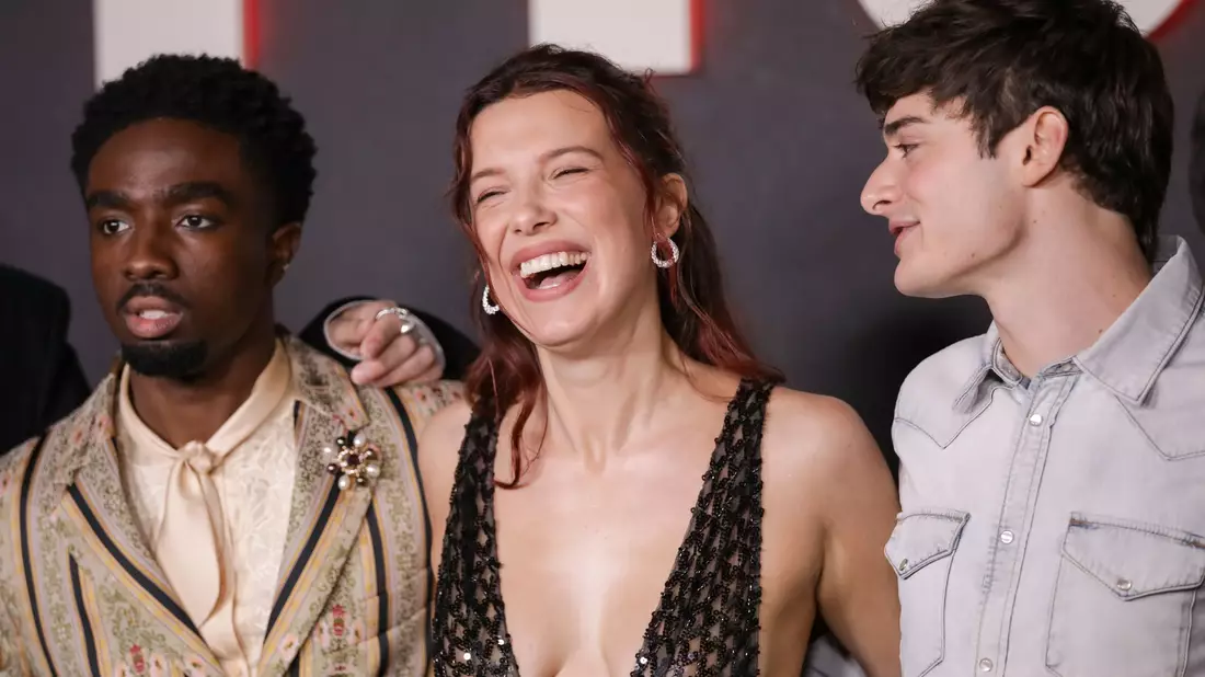 Sind auch einfach im Laufe der Serie erwachsen geworden: Caleb McLaughlin (24), Millie Bobby Brown (21) und Noah Schnapp (21). (Archivbild) - Bild: Andrew Park/Invision/AP/dpa