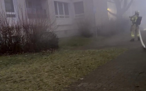 FW-RS: Balkonbrand in einem Mehrfamilienhaus mit einer leicht verletzten Person - Foto: presseportal.de