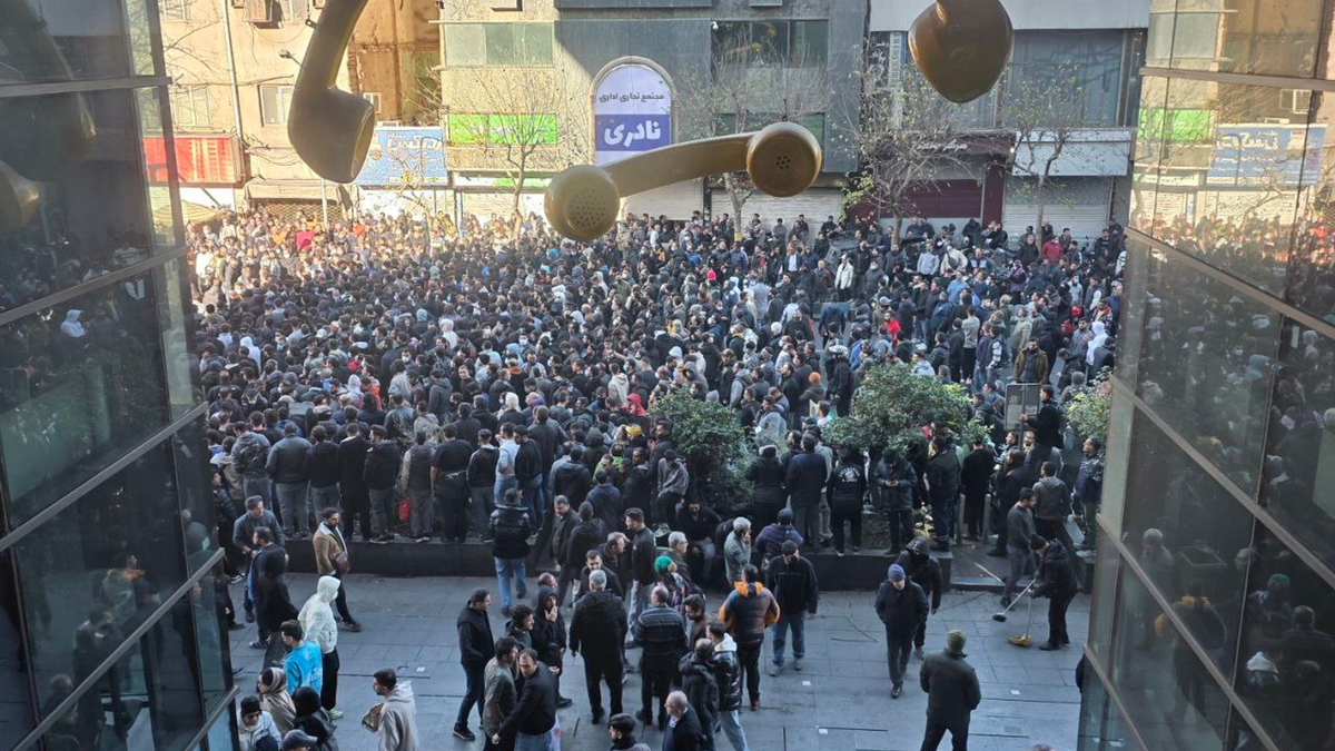 Ausgelöst wurden die Demonstrationen im Iran durch die massive Wirtschaftskrise und einen Absturz der Währung.  - Foto: Social Media/ZUMA Press Wire/dpa