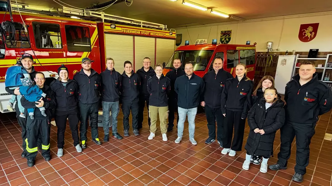 FW Mechernich: Feuerwehr unterstützt Wartung von 40 Defibrillatoren im Stadtgebiet - Bild: presseportal.de