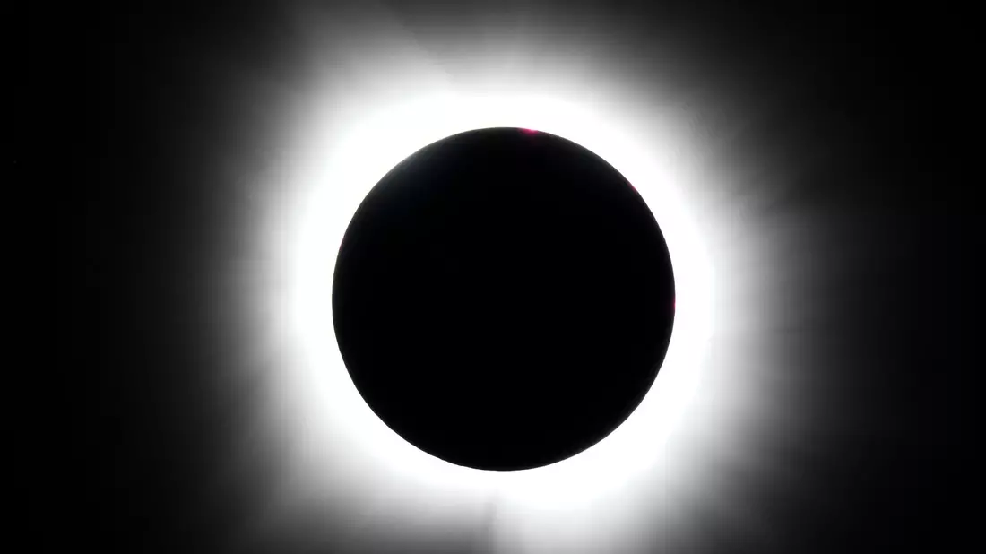 Eine totale Sonnenfinsternis ist ein beeindruckendes Schauspiel. (Illustration) - Bild: Julio Cortez/AP/dpa