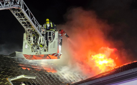 FW Celle: Dachstuhlbrand in Groß Hehlen - Einsatzende (Gesamtbericht) - Foto: presseportal.de