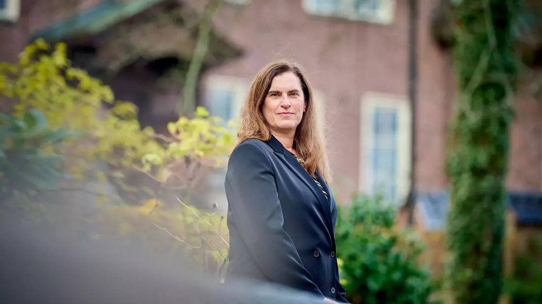 Die gebürtige Belgierin Ellen Moons tritt zum Jahreswechsel als erste Frau in der Geschichte der Königlich-Schwedischen Akademie der Wissenschaften (KVA) den Posten als Generalsekretärin an. - Bild: Patrik Lundin/KVA/dpa
