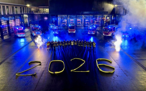 FW-GE: Feuerwehr Gelsenkirchen im Einsatz - Neujahrsnacht mit mehreren Einsätzen - Foto: presseportal.de