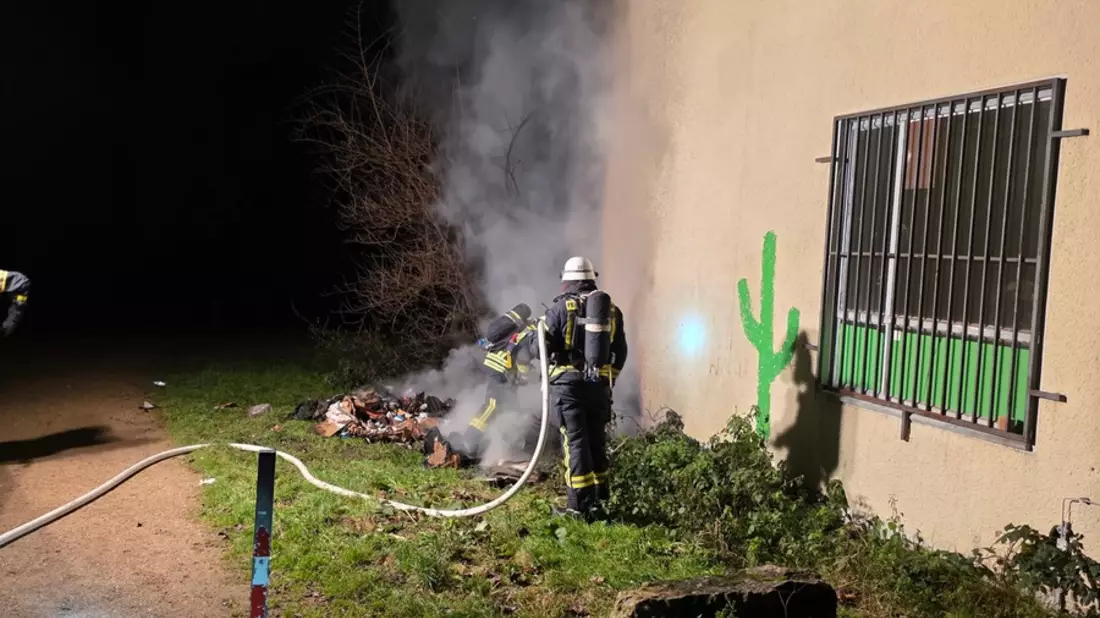 FW-BN: Bilanz der Silvesternacht: Zahlreiche Brandeinsätze im Bonner Stadtgebiet mit Schwerpunkten im Bonner Norden - Bild: presseportal.de