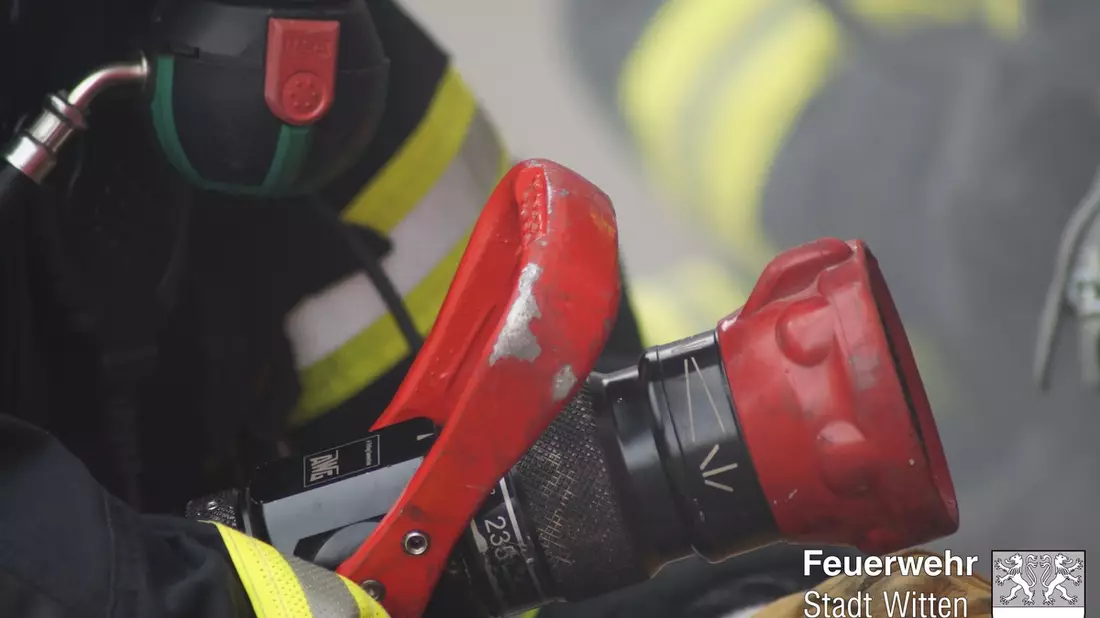 FW Witten: Ruhige Silvesternacht für die Wittener Feuerwehr, fünf Kleinbrände - Bild: presseportal.de