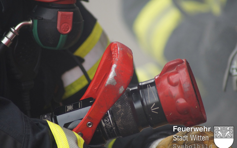 FW Witten: Ruhige Silvesternacht für die Wittener Feuerwehr, fünf Kleinbrände - Foto: presseportal.de