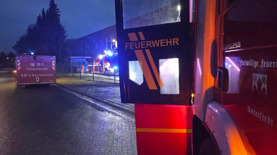 FW-ROW: Brand in Industriebetrieb - Lagerraum in Vollbrand - Bild: presseportal.de
